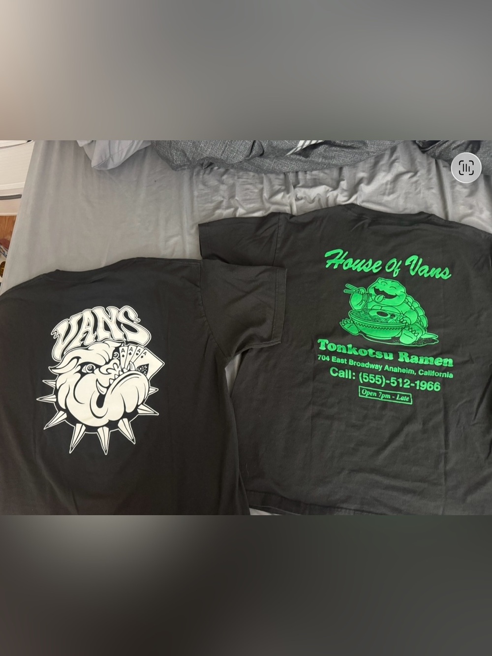 Vans 2 shirt bundle Men’s Large